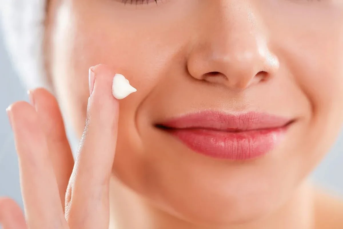 Как ухаживать за кожей лица натуральной косметикой: советы для здоровой и сияющей кожи